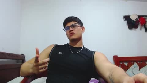 Snapshot of adonis_walkerx chatting on October 21, 1:33 am adonis_walkerx online show from October 21, 1:33 am