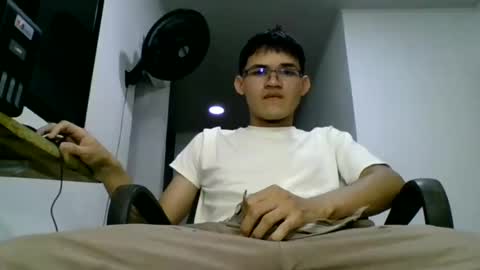 adrian018_ online show from December 22, 11:52 pm