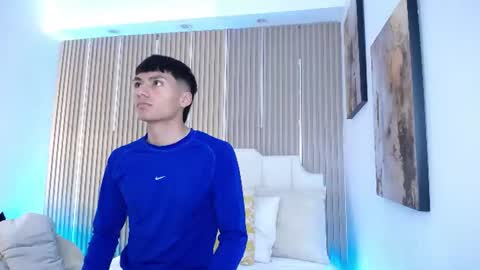 adrianstark_ online show from July 5, 12:34 pm