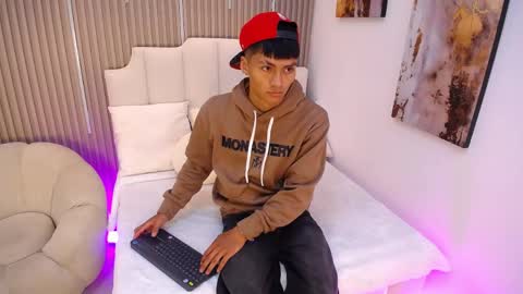 adrianstark_ online show from May 18, 12:11 pm