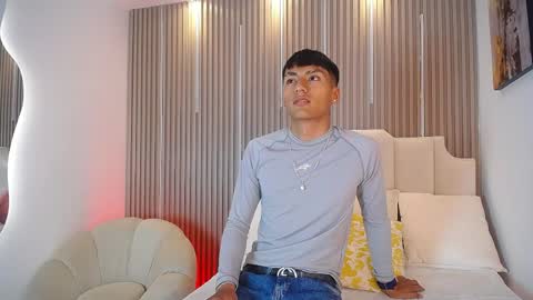 adrianstark_ online show from May 19, 12:12 pm