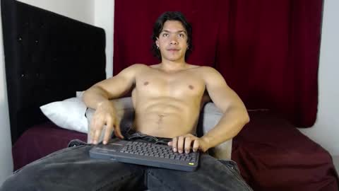 adriel_escalante online show from January 8, 3:23 am