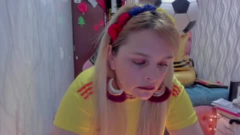 adriiana_fox_ online show from June 11, 4:05 pm