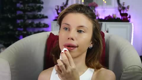 Aelia online show from November 15, 4:36 am