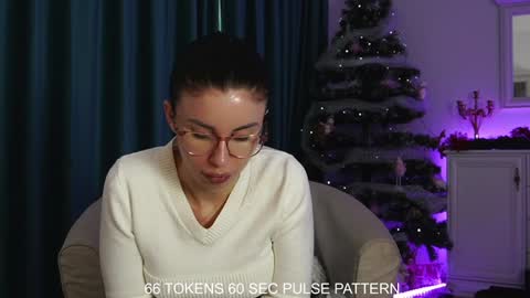 Snapshot of aelia_anara chatting on December 29, 9:28 am Aelia online show from December 29, 9:28 am