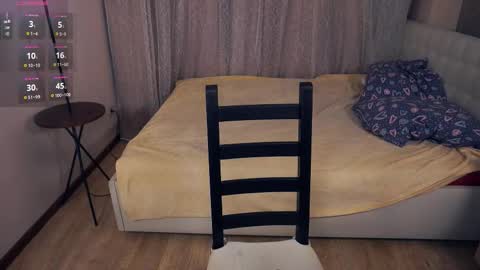 Lana  1800 - 0330 UTC   Mia 0700- 1630 UTC online show from October 30, 6:58 am