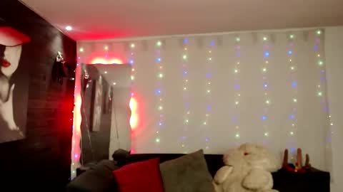 CAROLINA online show from November 25, 1:37 am