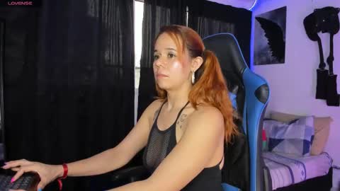 agatha_walter_ online show from December 16, 8:37 pm