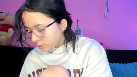 Snapshot of agnes_21 chatting on October 22, 1:24 pm ines online show from October 22, 1:24 pm