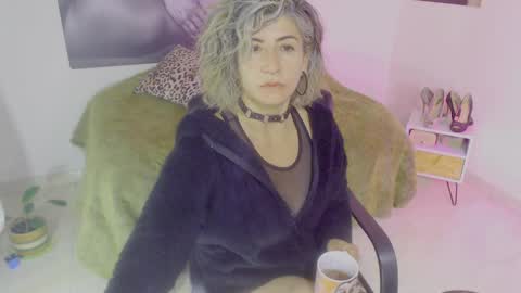 Lily online show from December 7, 10:50 am