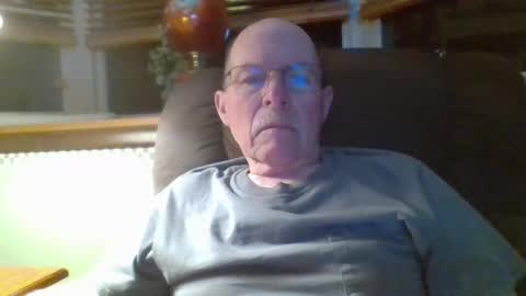 aguynrkfrd online show from October 15, 8:59 am