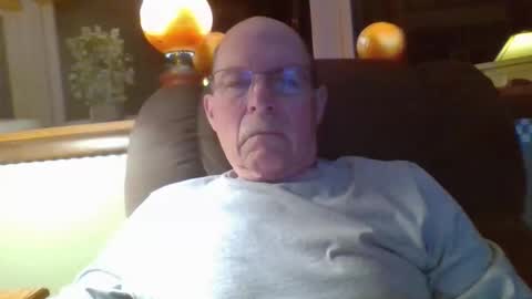 aguynrkfrd online show from April 14, 9:34 am