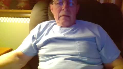 aguynrkfrd online show from December 3, 10:23 am