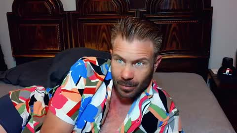 Blue Eyed Handsome Man online show from April 18, 12:56 am