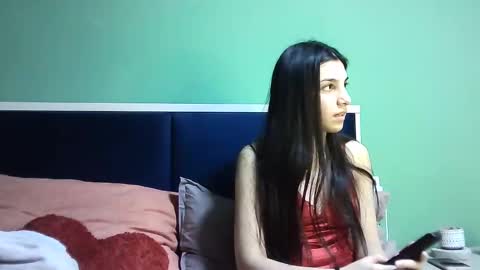 Snapshot of ahotkitty18 chatting on January 3, 3:44 pm Selena online show from January 3, 3:44 pm