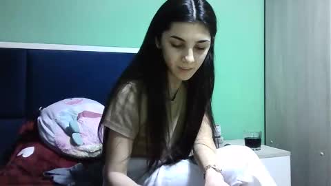 Snapshot of ahotkitty18 chatting on December 24, 3:47 pm Selena online show from December 24, 3:47 pm