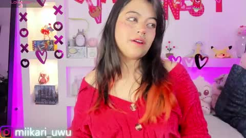 Snapshot of ahri_elderwood chatting on February 15, 5:30 am Ahri help me get to 100  online show from February 15, 5:30 am
