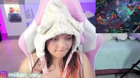 Snapshot of ahri_elderwood chatting on February 13, 10:12 am Ahri help me get to 100  online show from February 13, 10:12 am