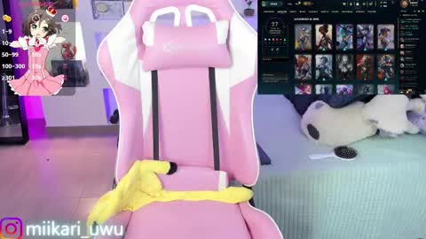 Snapshot of ahri_elderwood chatting on February 11, 8:48 am Ahri help me get to 100  online show from February 11, 8:48 am