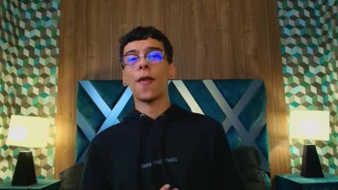 Snapshot of aiden_royce chatting on October 10, 4:07 am aiden_royce online show from October 10, 4:07 am