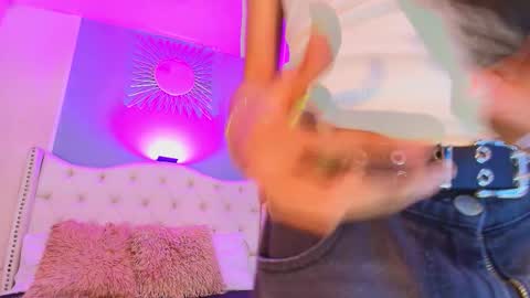 Snapshot of aiden_royce chatting on September 24, 3:35 am aiden_royce online show from September 24, 3:35 am