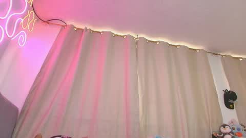 Aihnoa online show from April 22, 8:05 pm