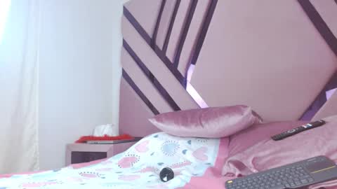 aiilynsmiith online show from November 24, 3:49 am