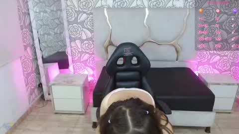 aiithana_tay online show from May 22, 8:04 pm