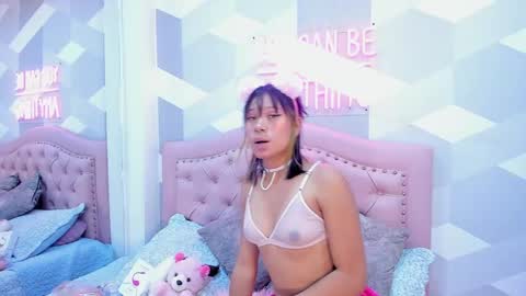 Snapshot of aikolee_ chatting on February 18, 3:21 am AikoLee online show from February 18, 3:21 am