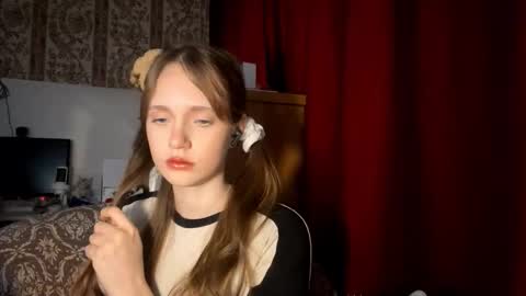 Snapshot of aileenamara chatting on October 23, 11:23 am Kira online show from October 23, 11:23 am
