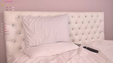 im Sofia dont forget to follow me  good to see you all online show from February 5, 6:06 am