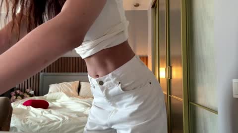 Aisha online show from April 12, 7:45 am