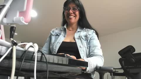 Katie   online show from November 10, 5:05 pm