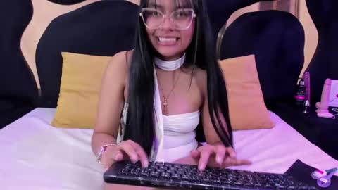 Aisha online show from March 9, 2:54 pm