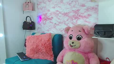 aisha salome holguin online show from February 5, 9:29 pm