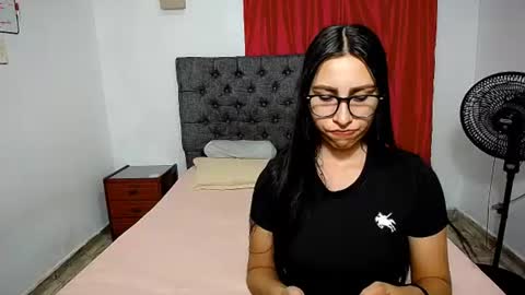 aisha_stacey0410 online show from July 22, 4:03 am