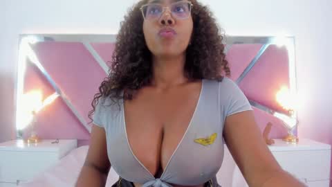Snapshot of aisharodgers00 chatting on January 23, 11:58 pm Aisha Rodgers online show from January 23, 11:58 pm