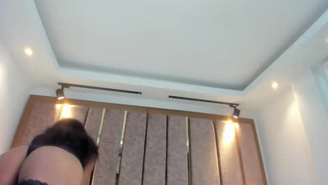 AishaValcazar online show from April 22, 4:30 am