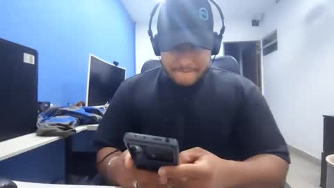 Esteban online show from December 3, 3:51 am