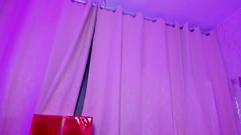 akazaboy online show from December 18, 5:03 am