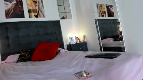 Akemi online show from March 2, 7:10 am