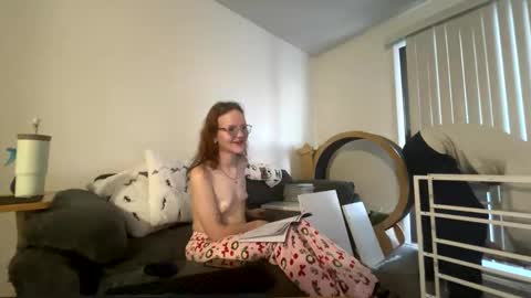 akexclusive online show from December 4, 1:44 pm