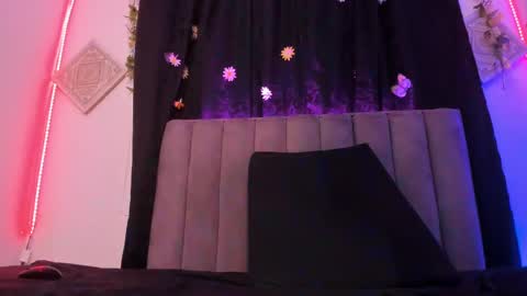 akirastone_ online show from September 19, 5:05 pm