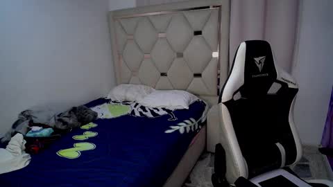 Akyra latin online show from February 3, 2:10 pm