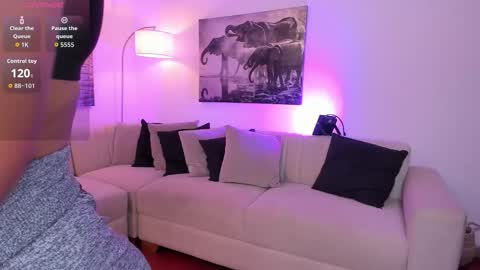 Snapshot of alaiia7 chatting on October 17, 7:51 pm Alaia online show from October 17, 7:51 pm