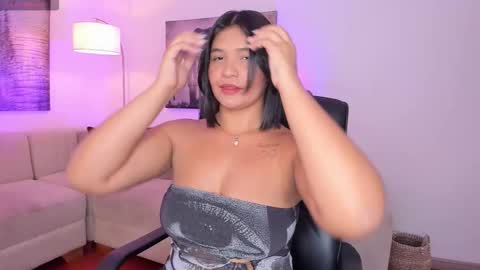 Snapshot of alaiia7 chatting on October 7, 7:32 pm Alaia online show from October 7, 7:32 pm