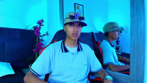 alan_colthon online show from May 12, 3:37 am