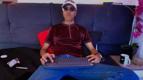 alan_colthon online show from May 21, 3:46 am