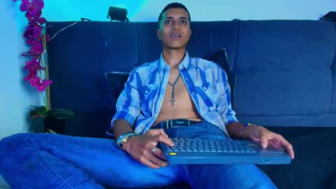 alan_colthon online show from May 16, 10:36 am