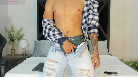 alan_salazar online show from May 20, 5:52 pm